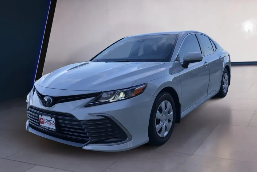 2022 Toyota Camry Hybrid LE photo 1