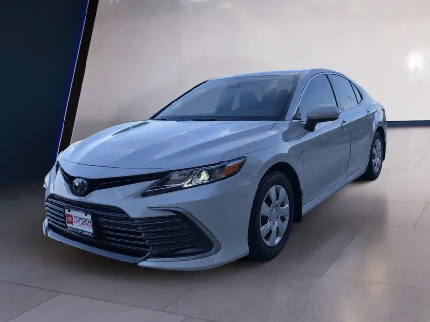 2022 Toyota Camry Hybrid LE photo 1