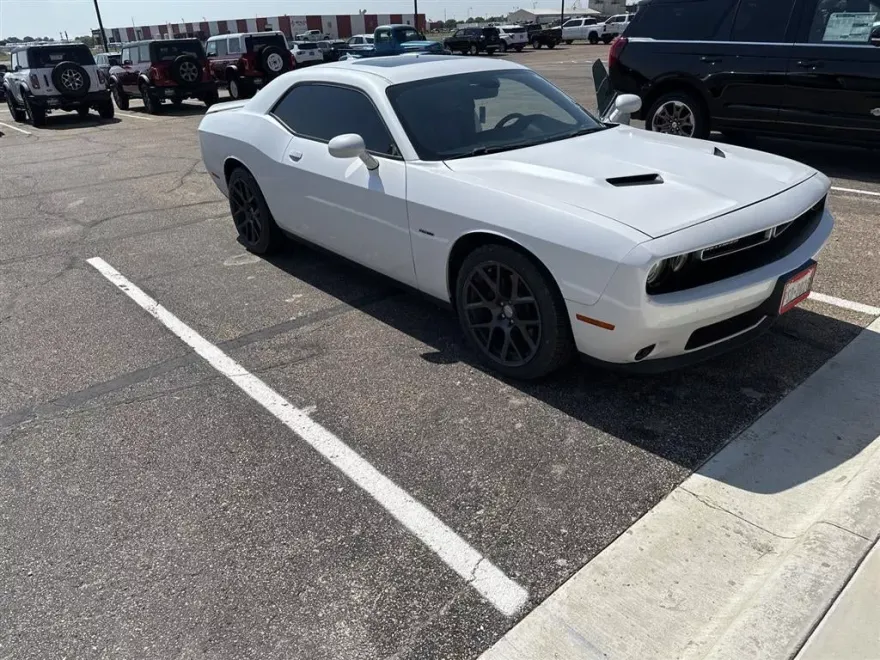 2016 Dodge Challenger R/T Plus photo 1
