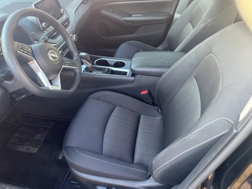 2024 Nissan Altima 2.5 SV photo 1