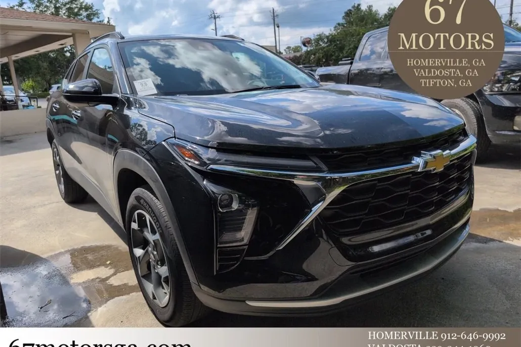 2024 Chevrolet Trax LT photo 1