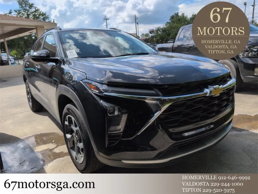 2024 Chevrolet Trax LT photo 1