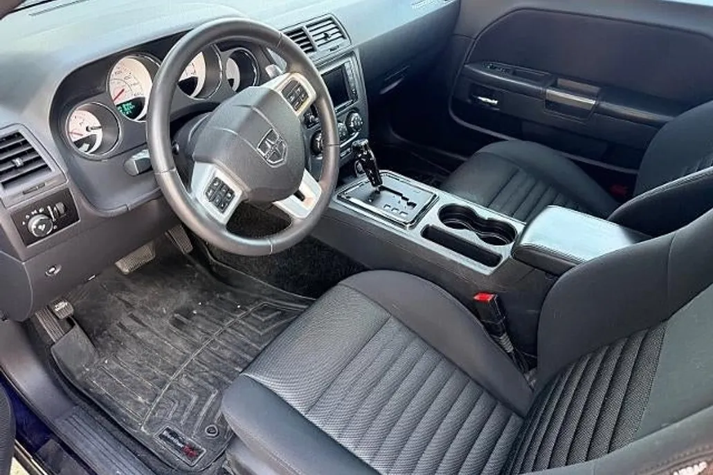 2013 Dodge Challenger R/T photo 1