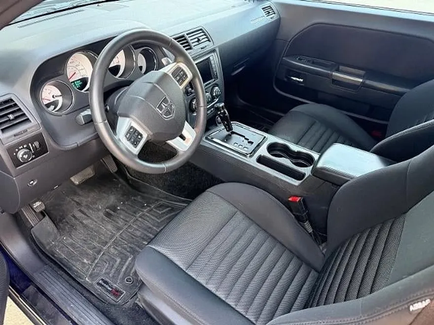 2013 Dodge Challenger R/T photo 1