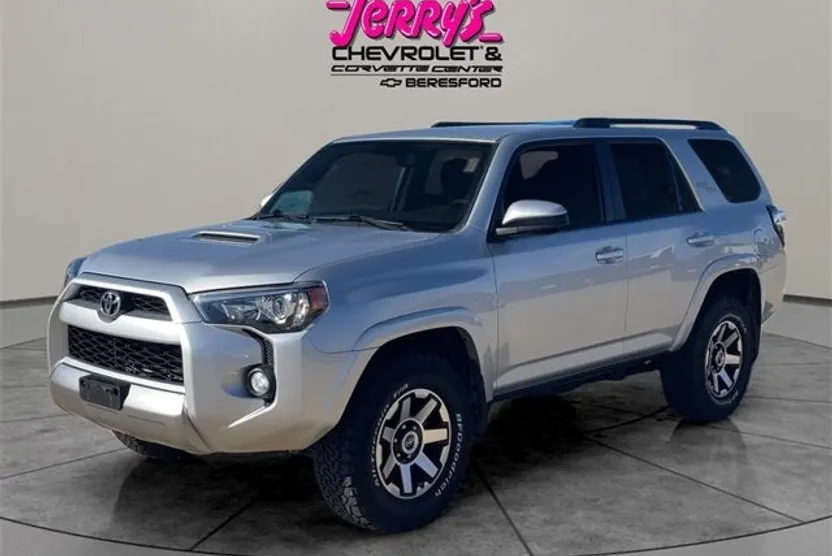 2019 Toyota 4Runner SR5 photo 1