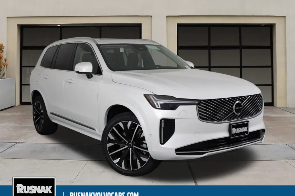 2025 Volvo XC90 Plus photo 1