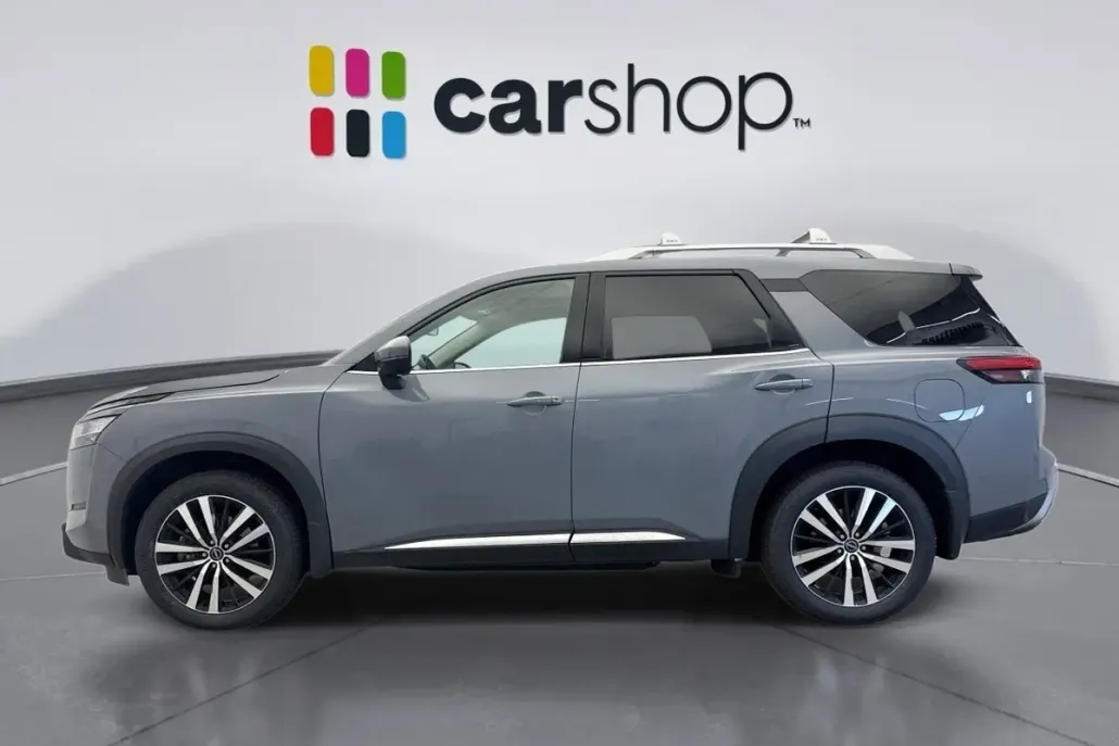 2023 Nissan Pathfinder Platinum photo 1