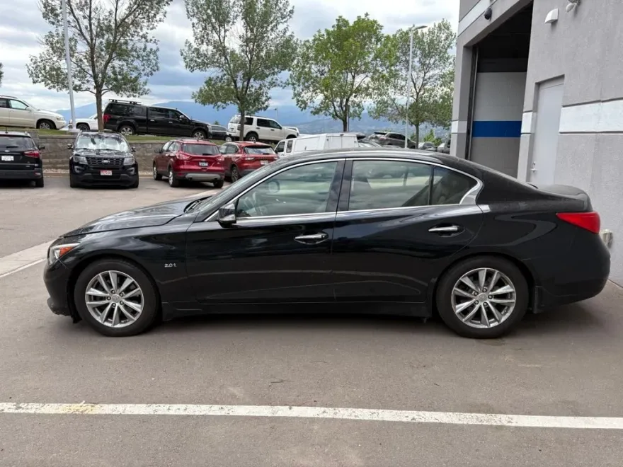 2017 Infiniti Q50 2.0t Premium photo 1