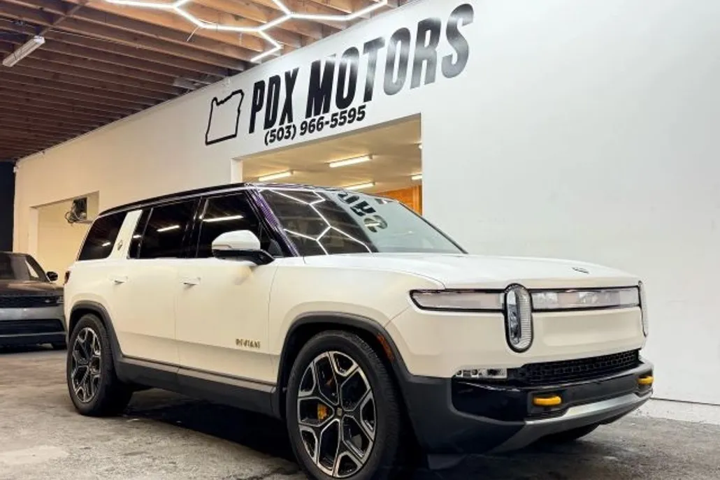 2023 Rivian R1S Adventure photo 1