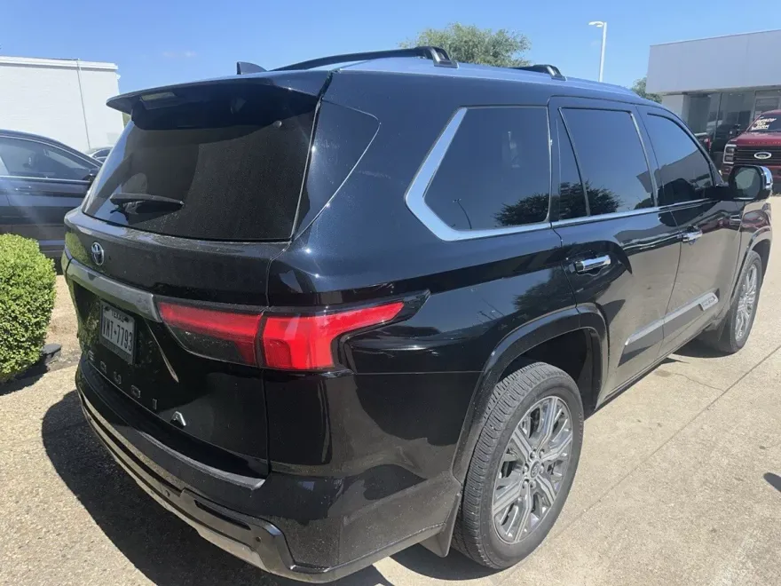 2024 Toyota Sequoia Capstone photo 1