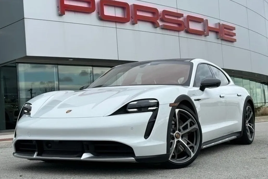 2023 Porsche Taycan Turbo Base photo 1