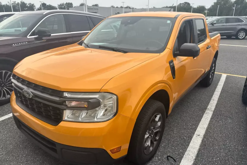 2023 Ford Maverick XLT photo 1