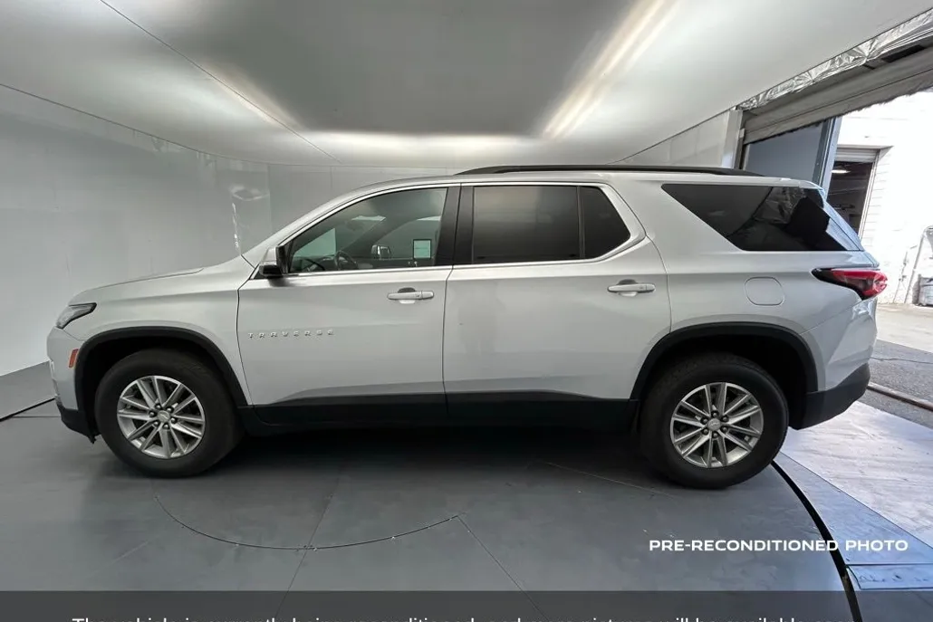 2022 Chevrolet Traverse Cloth 1LT photo 1