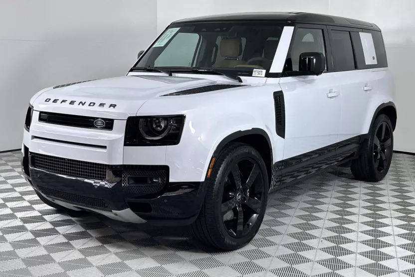 2023 Land Rover Defender 110 V8 photo 1