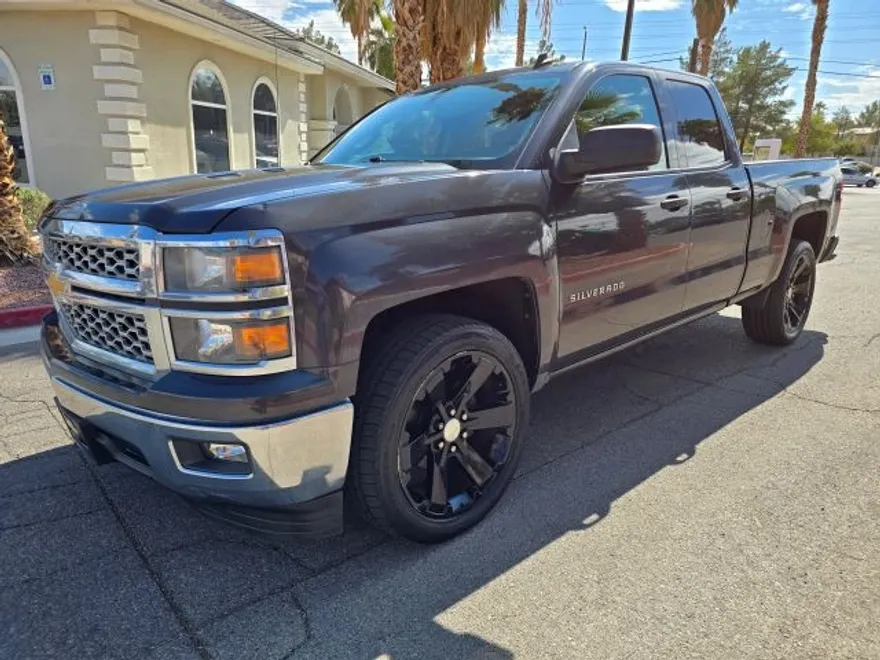 2014 Chevrolet Silverado LT photo 1