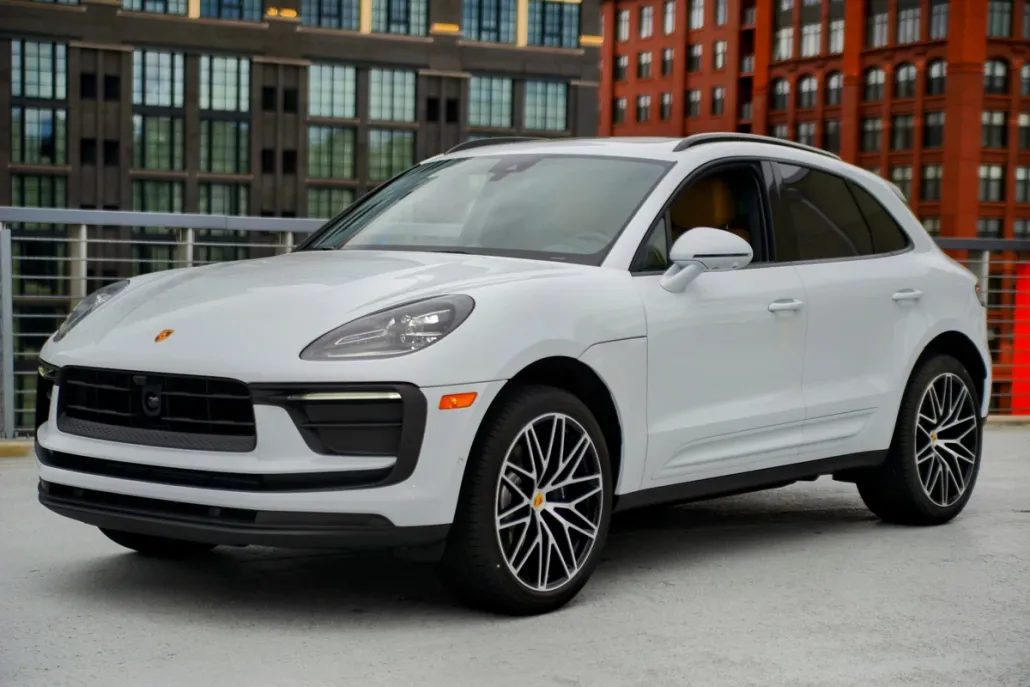 2025 Porsche Macan photo 1
