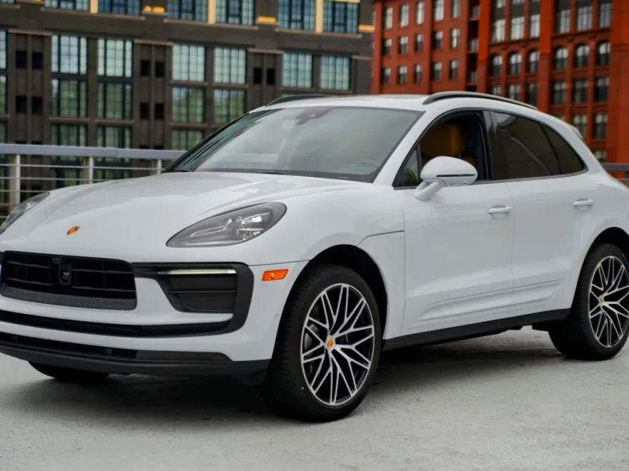 2025 Porsche Macan photo 1