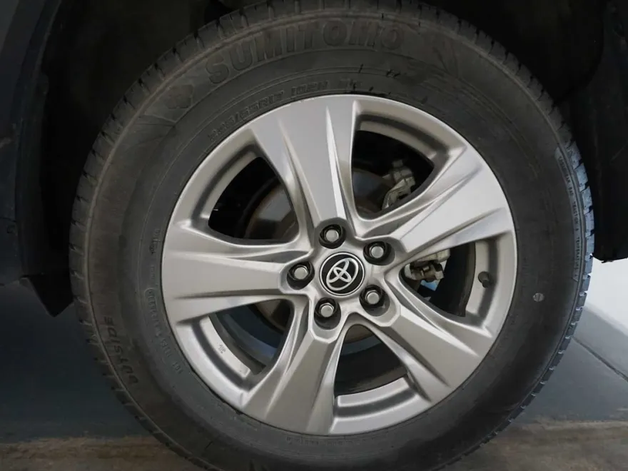 2023 Toyota RAV4 XLE photo 11