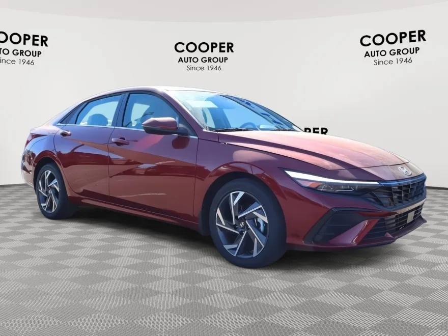 2025 Hyundai Elantra Limited photo 1