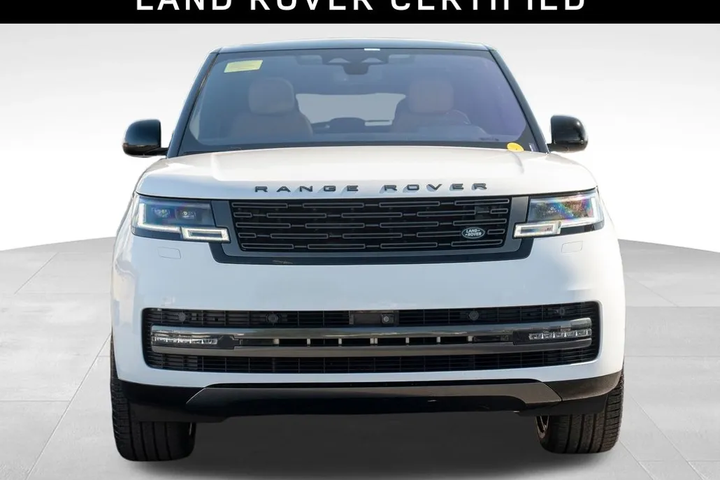 2023 Land Rover Range Rover SE photo 1