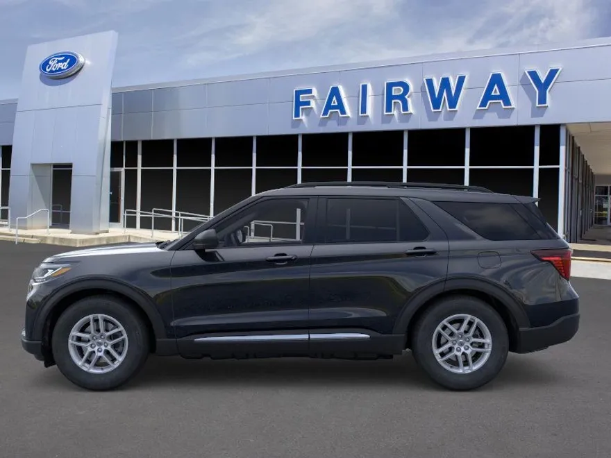2025 Ford Explorer photo 1