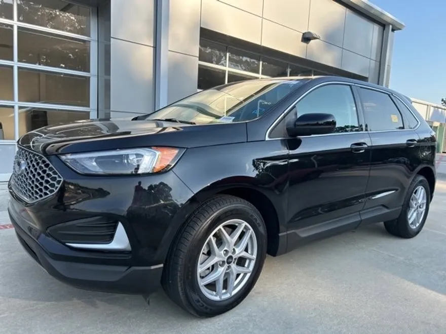 2024 Ford Edge SEL photo 1