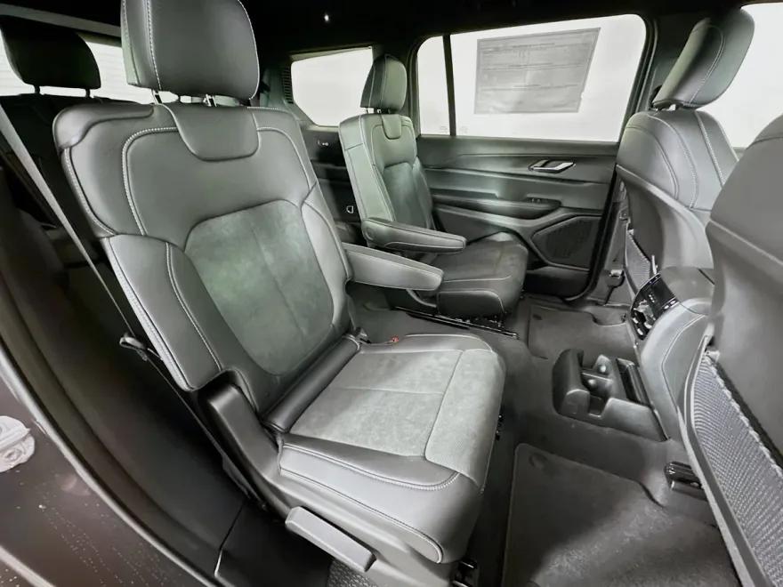 2025 Jeep Grand Cherokee Altitude X photo 18