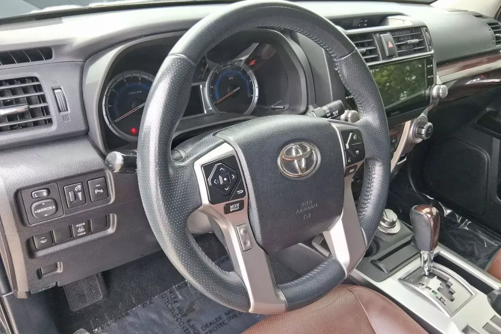 2016 Toyota 4Runner Limited photo 1