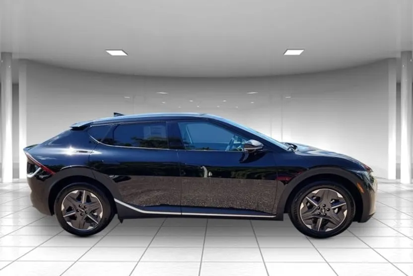 2025 Kia EV6 Light photo 1