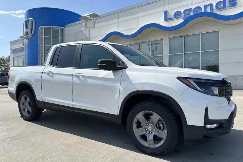 2025 Honda Ridgeline TrailSport photo 1
