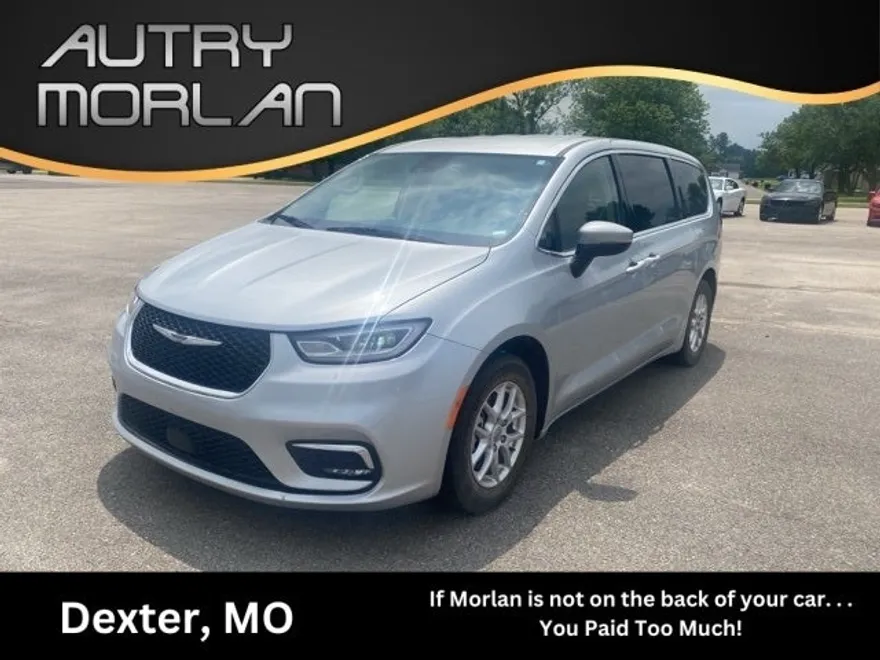 2023 Chrysler Pacifica Touring L photo 1