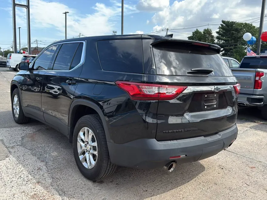 2019 Chevrolet Traverse LS photo 1