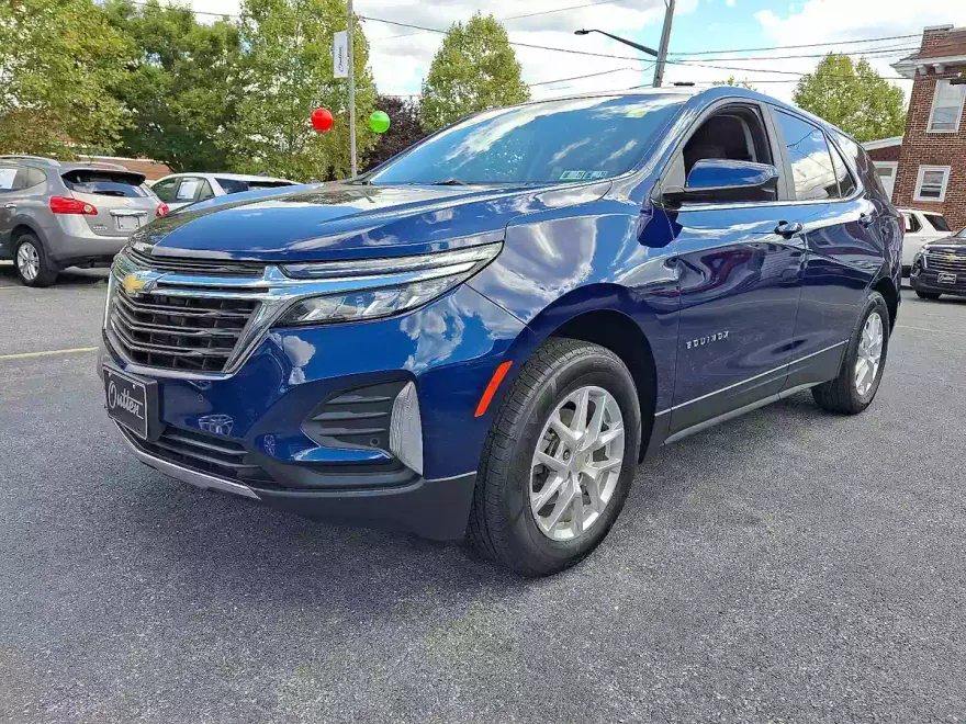 2022 Chevrolet Equinox LT photo 1