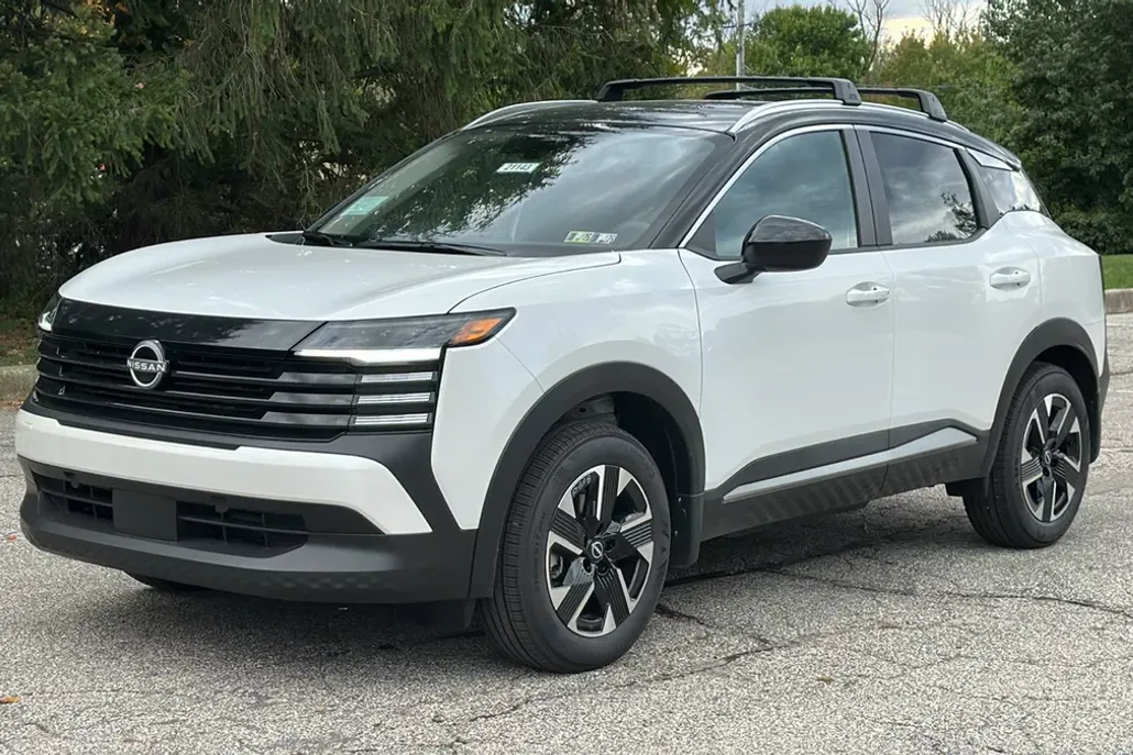 2025 Nissan Kicks SV photo 1