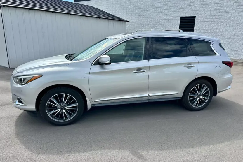 2019 Infiniti QX60 Luxe photo 1