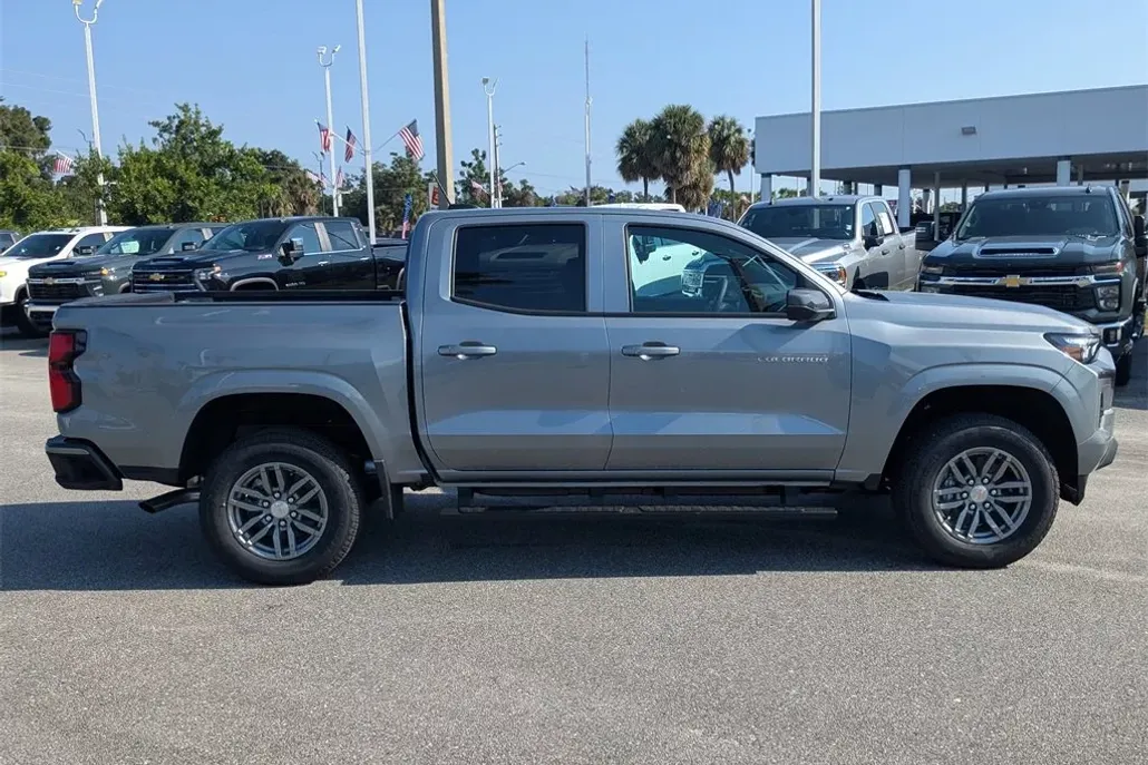 2026 Chevrolet Colorado LT photo 1