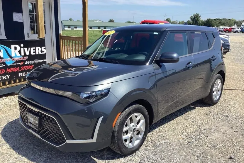 2024 Kia Soul LX photo 1