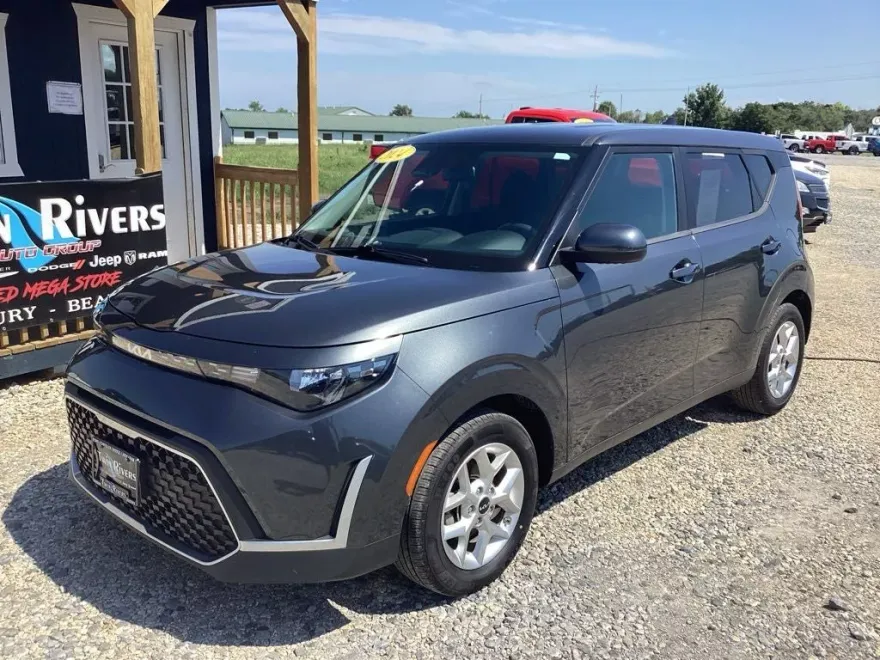 2024 Kia Soul LX photo 1