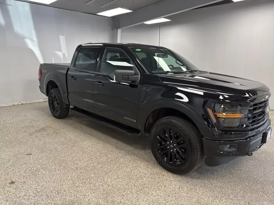 2025 Ford F-150 XLT photo 1