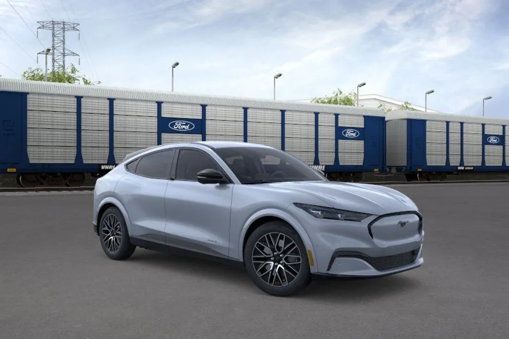 2025 Ford Mustang Mach-E Premium photo 1