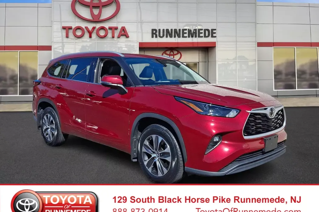 2022 Toyota Highlander XLE photo 1