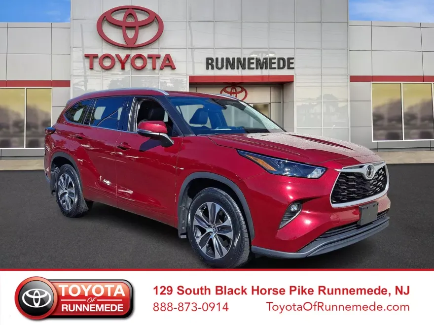 2022 Toyota Highlander XLE photo 1