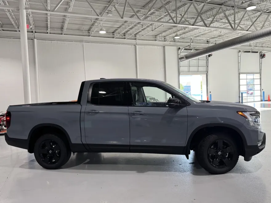 2026 Honda Ridgeline Black Edition photo 1