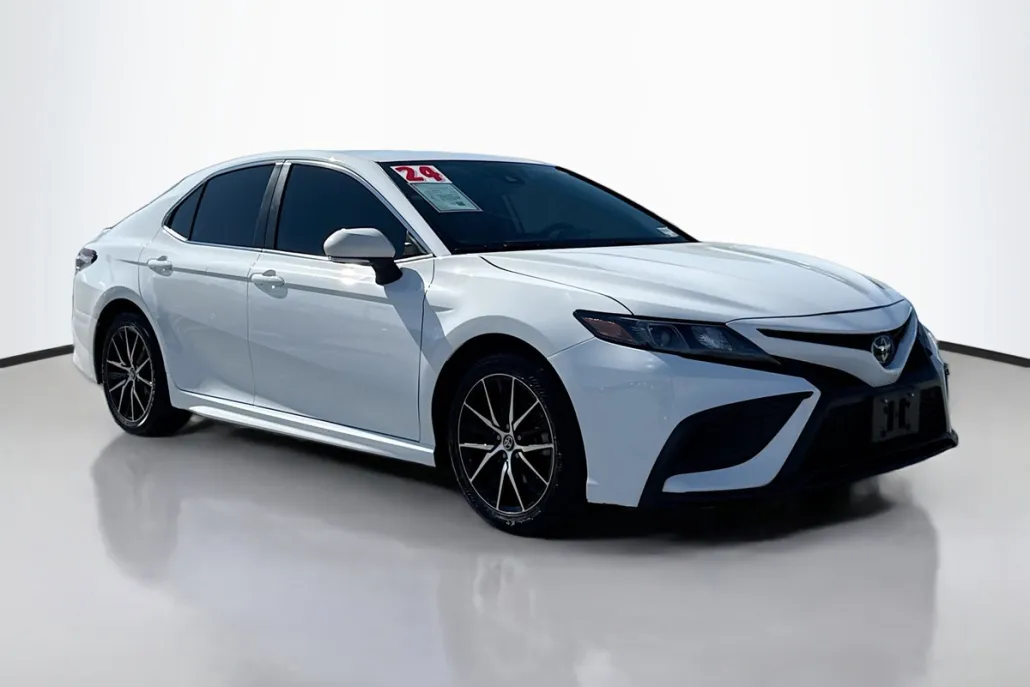 2024 Toyota Camry SE photo 1