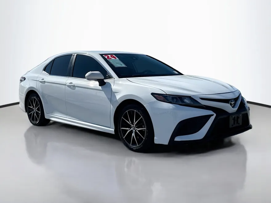2024 Toyota Camry SE photo 1