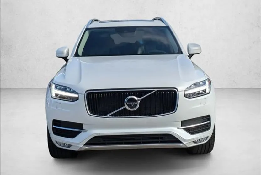 2019 Volvo XC90 T6 Momentum photo 1
