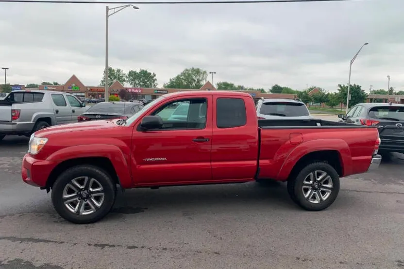 2013 Toyota Tacoma SR5 4x4 photo 1