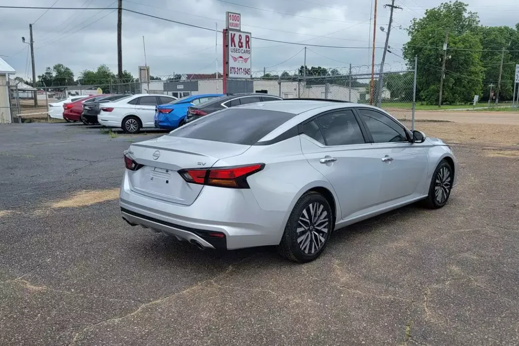 2023 Nissan Altima 2.5 SV photo 1