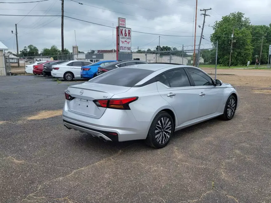 2023 Nissan Altima 2.5 SV photo 1