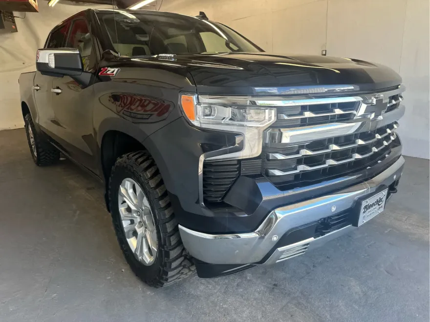 2023 Chevrolet Silverado 1500 LTZ photo 1